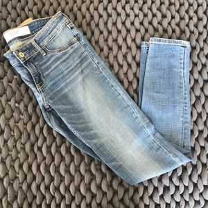 Abercrombie & Fitch Medium Wash Jeans size 0
